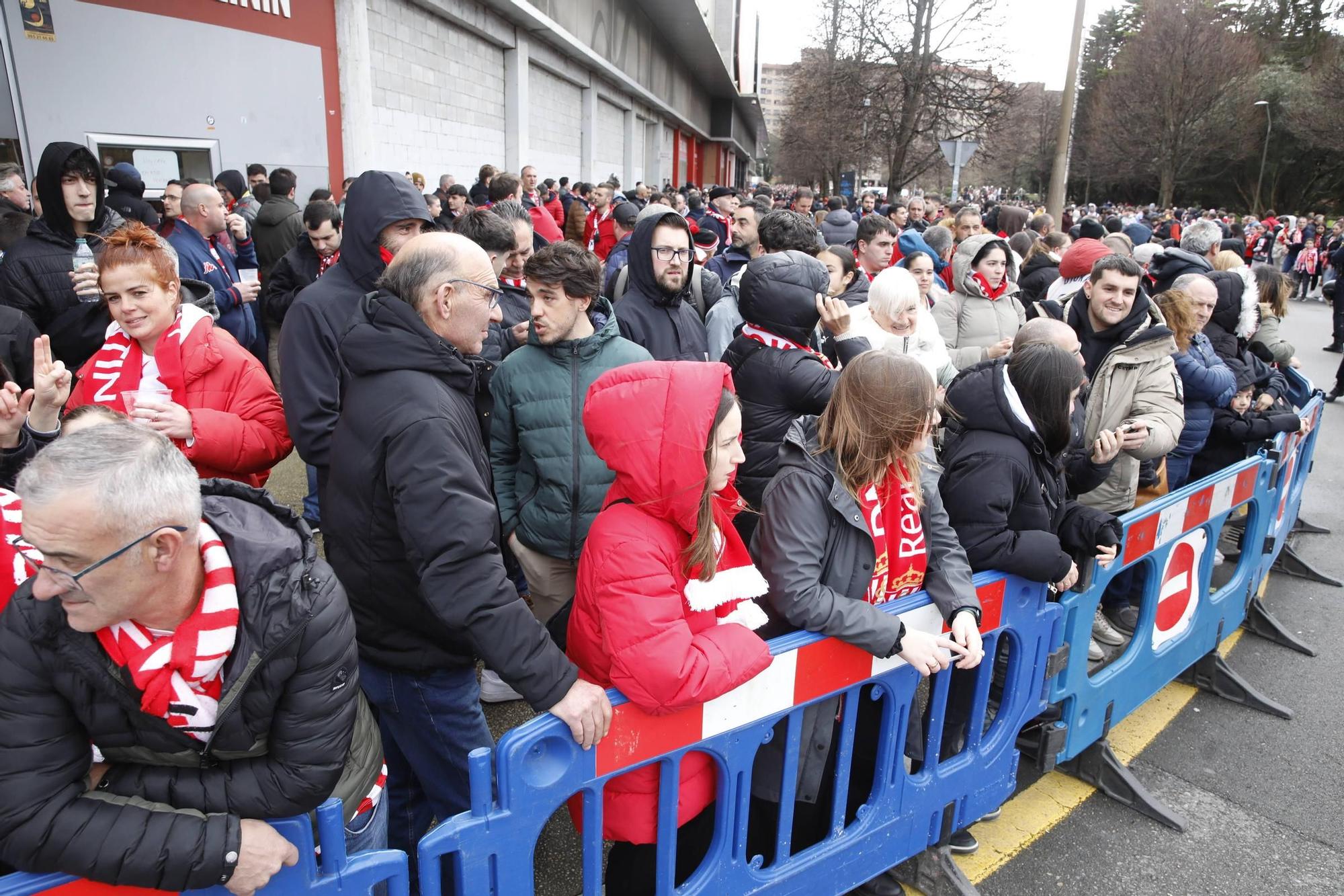 La afición del derbi asturiano en imágenes