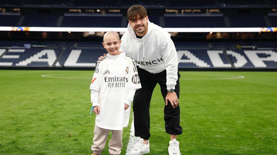 Asencio y Elías: dos grancanarios, una postal para el recuerdo, gol y dedicatoria