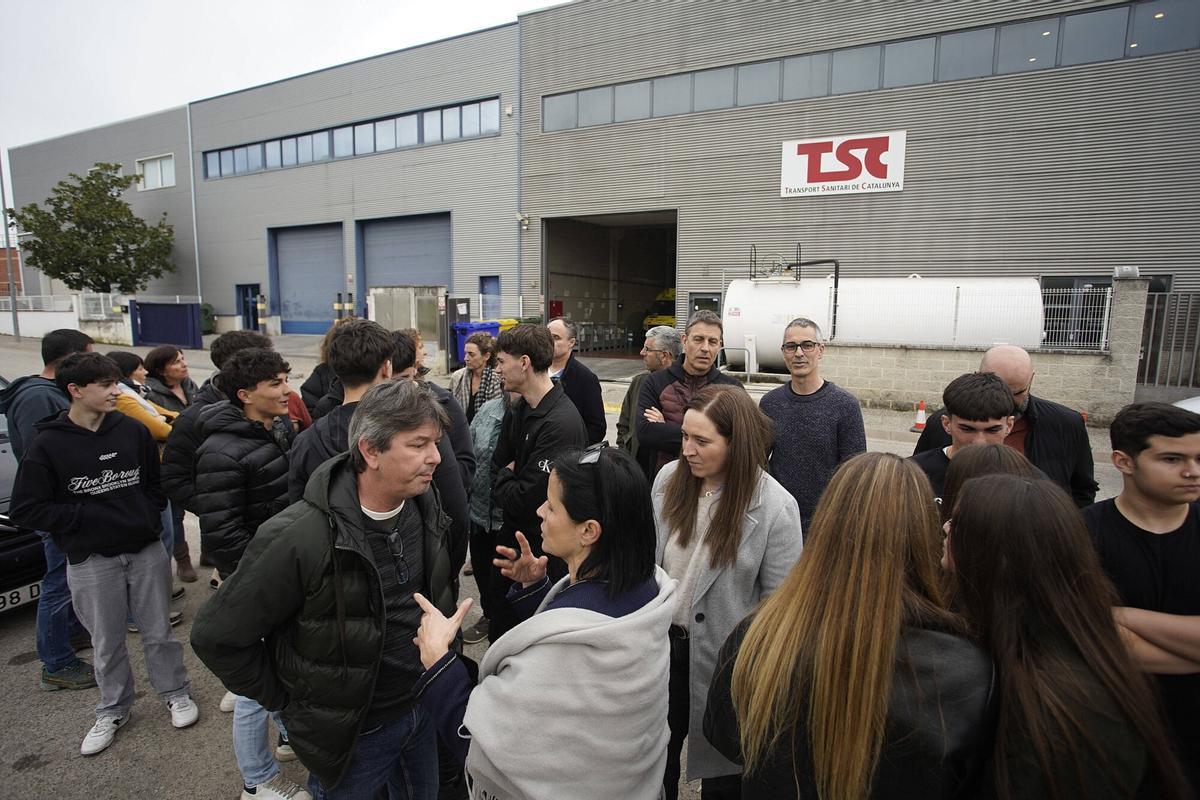 info_outline Les imatges de la protesta de les famílies que els seus fills estudien un cicle formatiu d’emergències mèdiques i els han prohibit fer pràctiques en ambulàncies