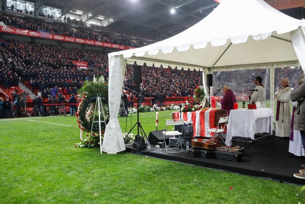 Miles de personas despiden a Quini en un abarrotado estadio de El Molinón