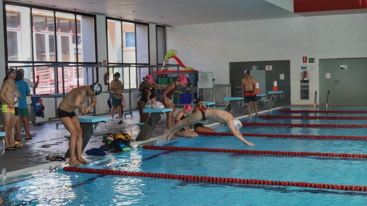 Campaña Mójate por la esclerosis múltiple en Piscina "La Sindical", el anteriores ediciones.