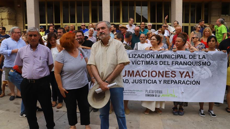El movimiento memorialista exige al Ayuntamiento celeridad en las exhumaciones de Córdoba