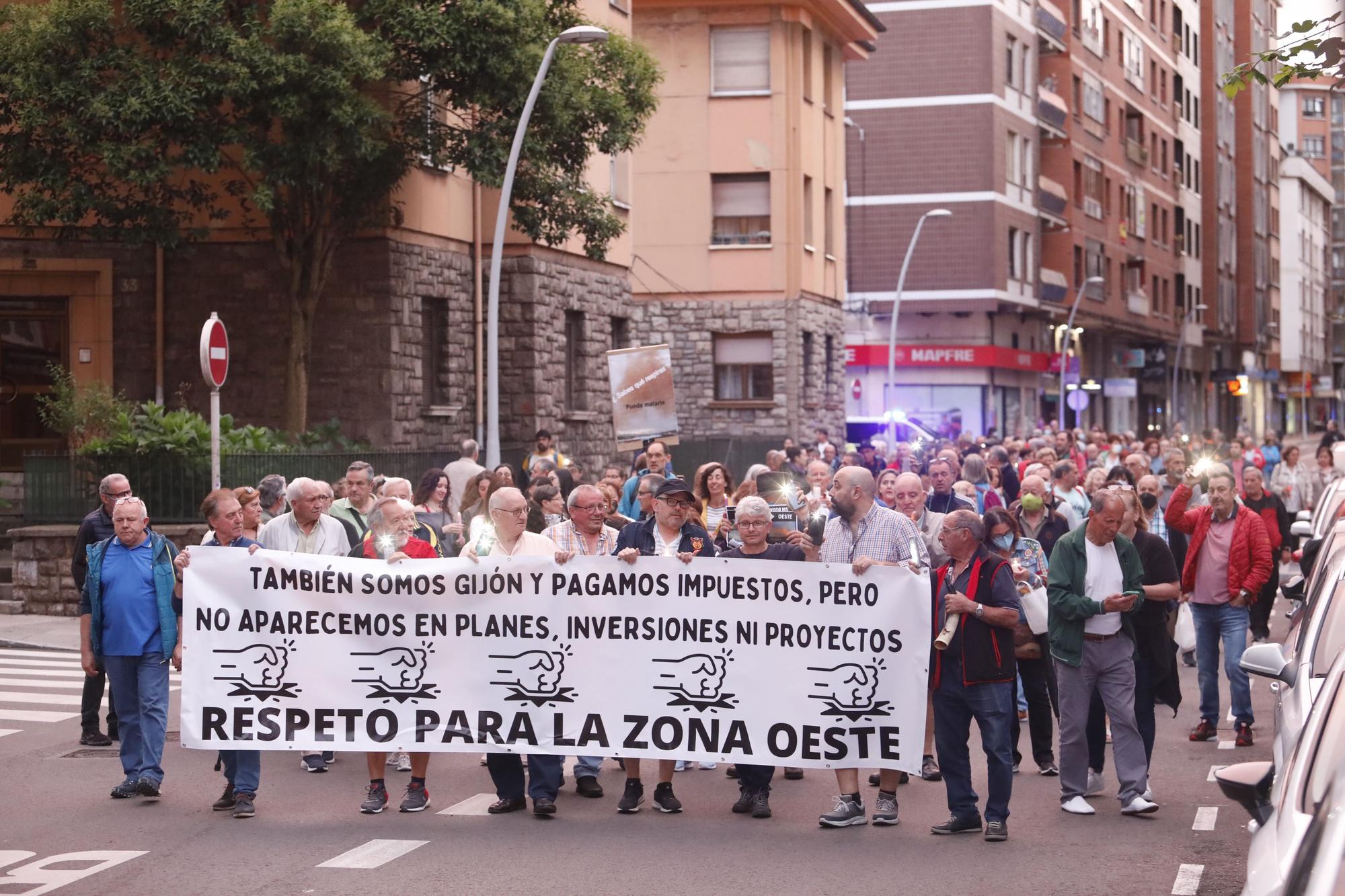 Manifestación de los vecinos de la zona oeste de Gijón