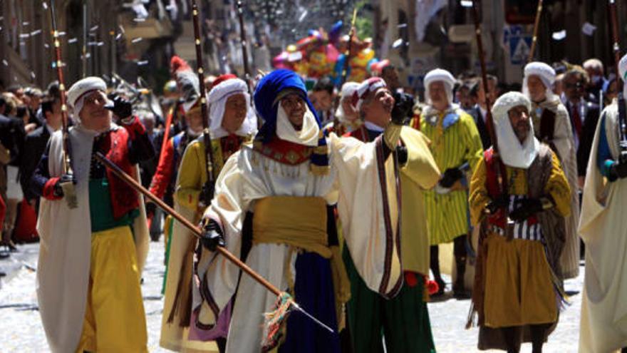 Los glorieros mayores e infantiles proclaman la Festa