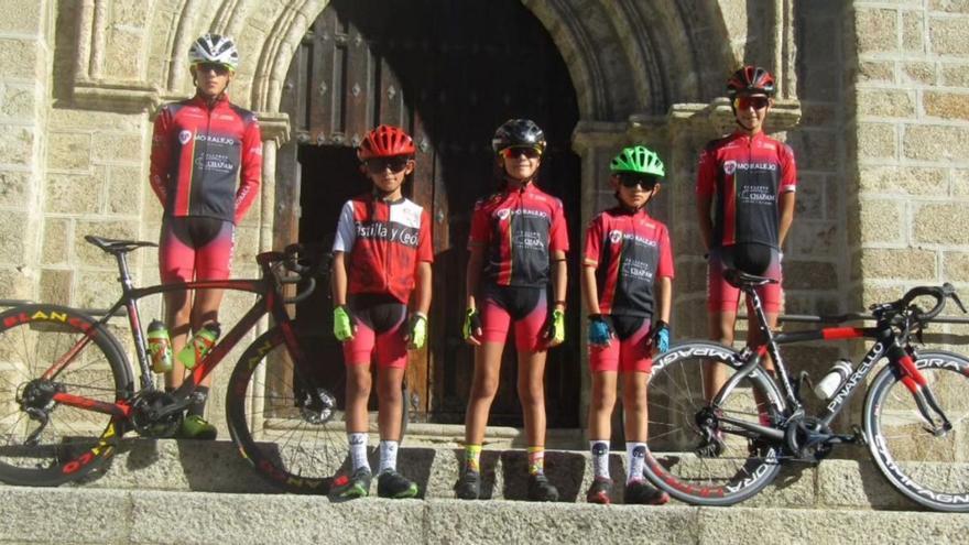 Triple podio para los corredores de la Escuela de Ciclismo Chapam-Moralejo
