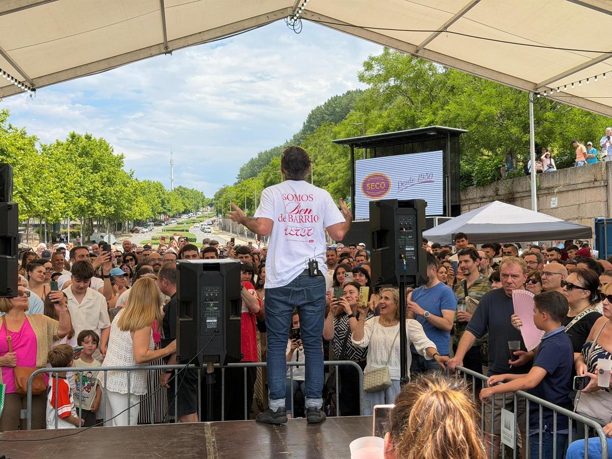 Luis Zahera y Festicultores cierran por todo lo alto las fiestas de Fontiñas