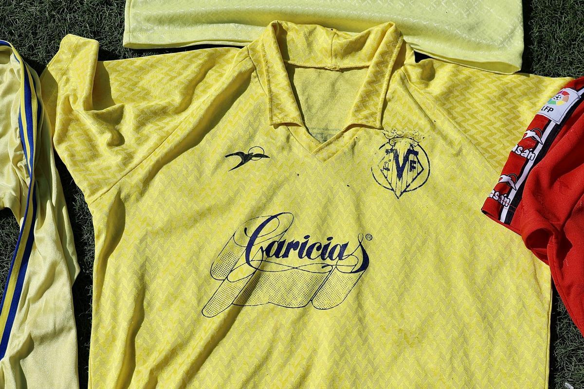 Galería | Las mejores imágenes de la espectacular colección de camisetas retro del Villarreal de Josep Cabrera
