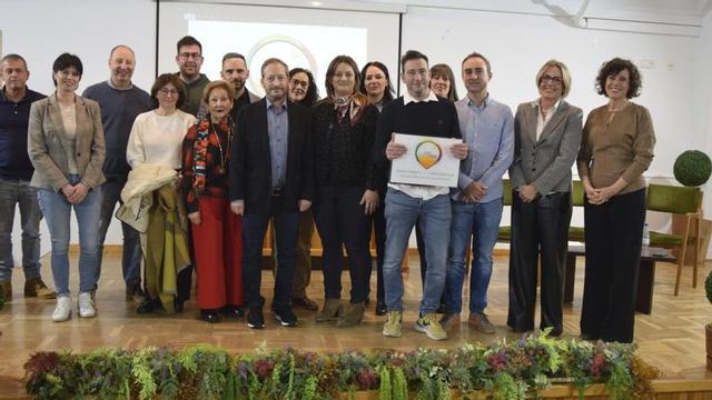 Bejuser recibió el premio ‘Empresa y Compromiso’ poniendo en valor su legado familiar en el aniversario de la asociación.
