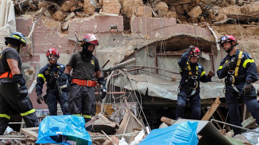 Siguen buscando desaparecidos entre los escombros en Beirut.