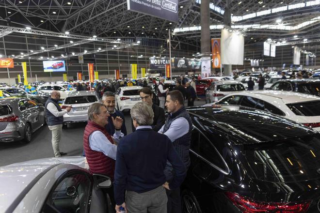 Feria del automóvil de València: Miles de compradores afectados por la dana buscan adquirir un coche
