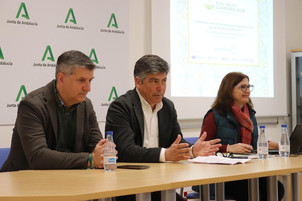 Francisco Acosta, Rafael Llamas y Estrella Pastilla explican las nuevas ayudas Leader.