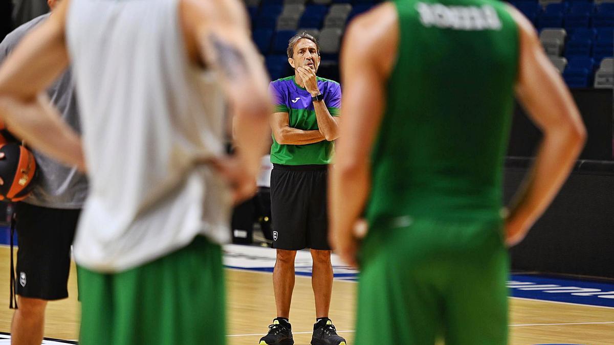 Luis Casimiro, técnico del Casademont Zaragoza, en una imagen de cuando todavía era entrenador del Unicaja.