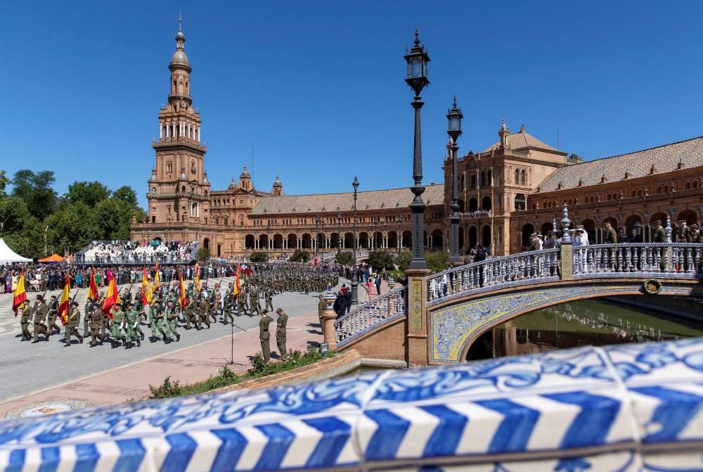 Unas 2.000 personas juran bandera como civiles ...