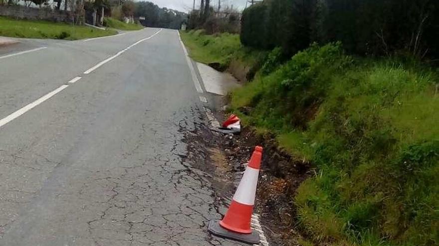 El firme está muy deteriorado en diversos puntos.