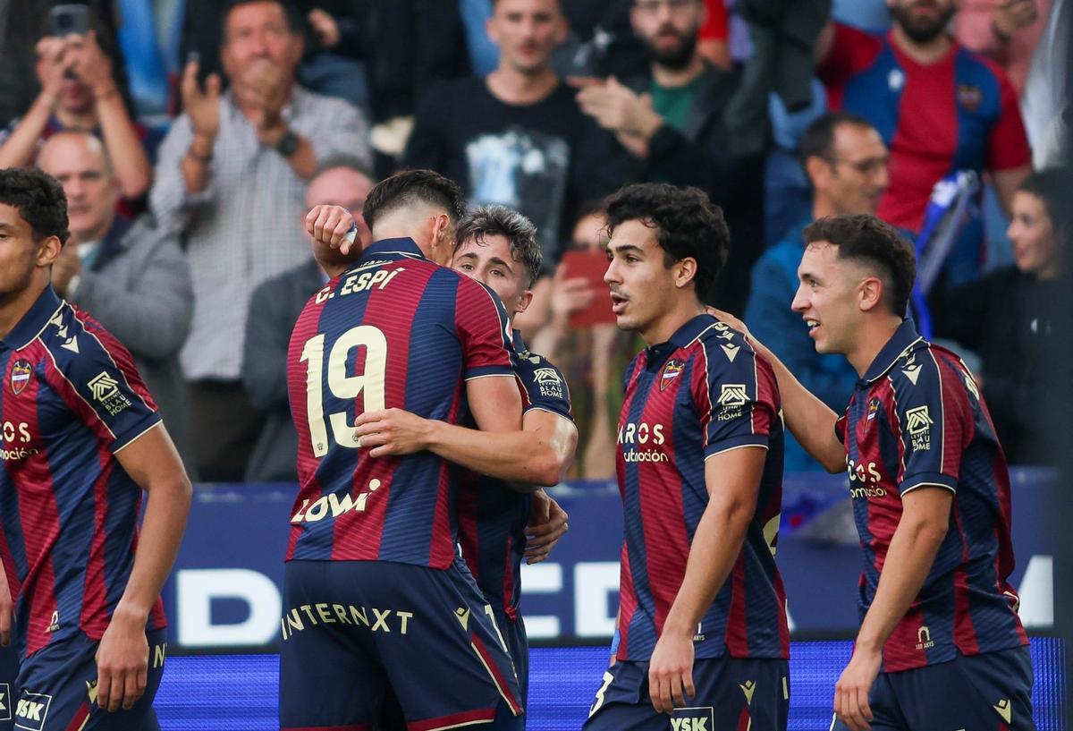 Todas las fotos del Levante - Sevilla en el Ciutat de València