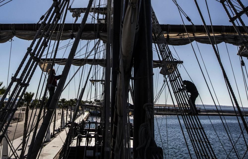 Así es la réplica de los galeones del siglo XVI atracada en Alicante