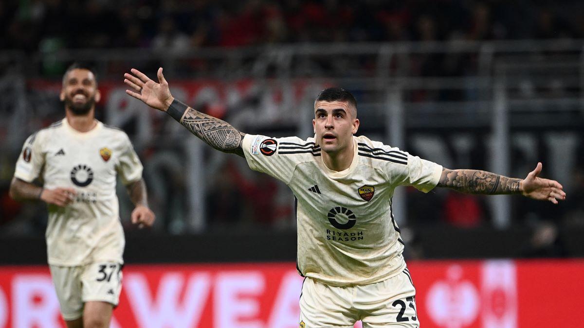 Con gol de Mancini, la Roma pudo superar al Milan en el primer partido de la serie