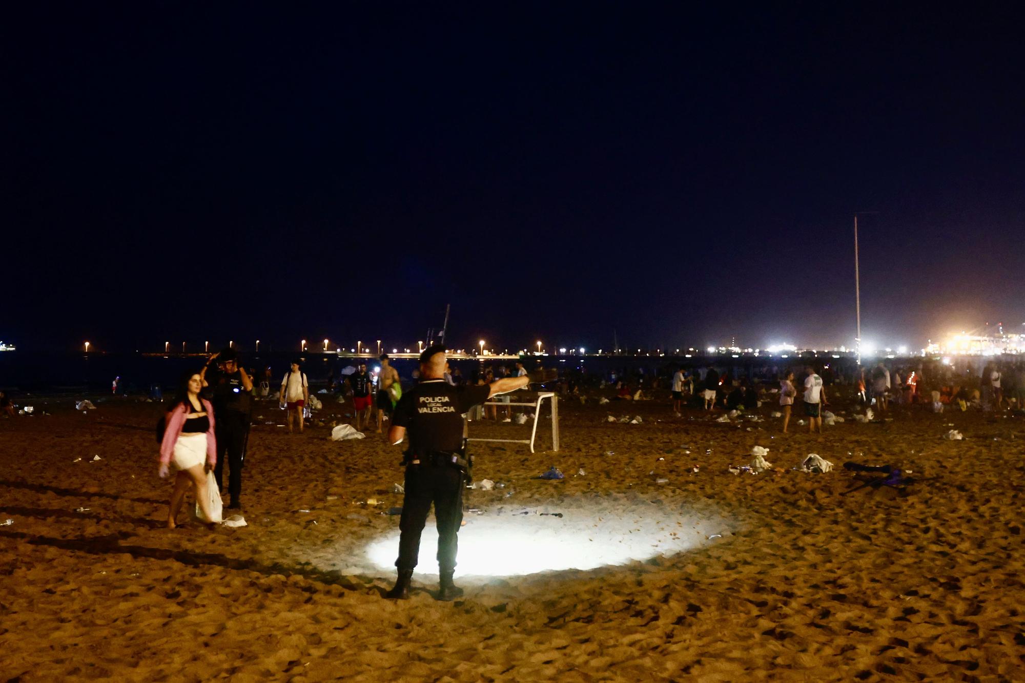 Así fue el desalojo y la limpieza tras la noche de San Juan