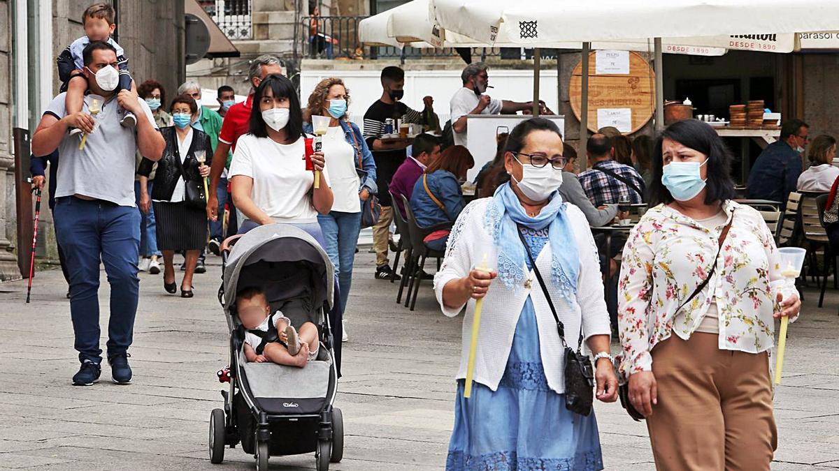 Padres e hijos participaron en una celebración religiosa marcadamente familiar.