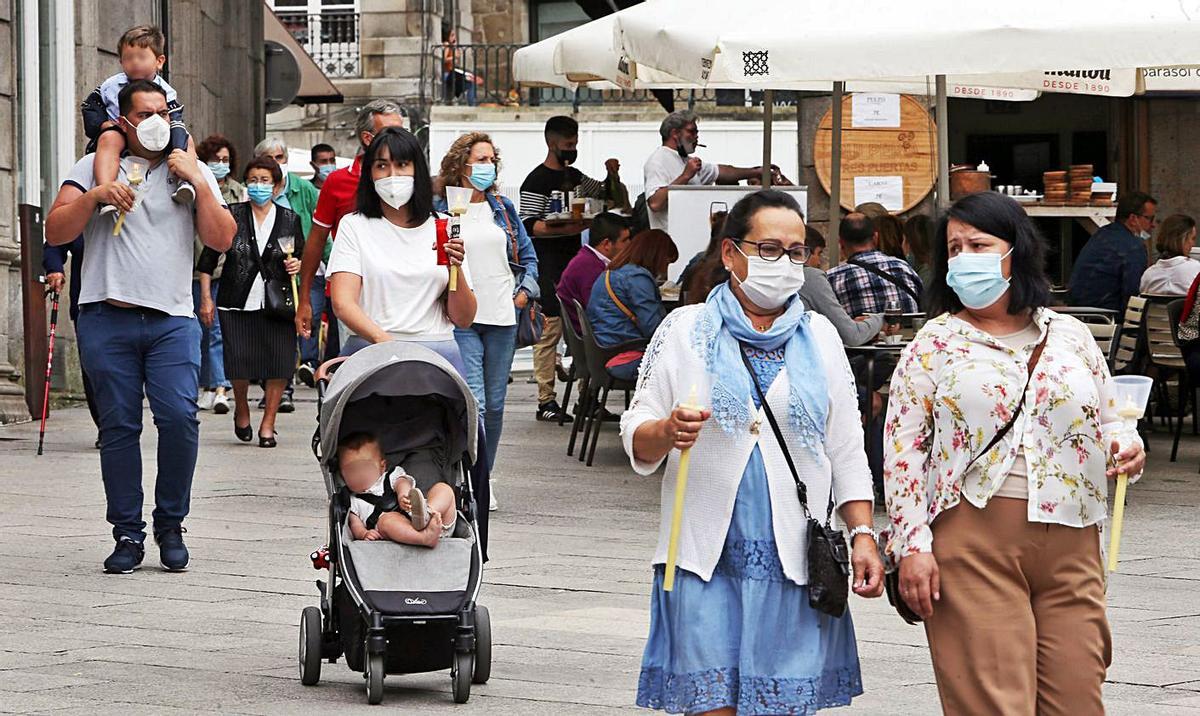 Padres e hijos participaron en una celebración religiosa marcadamente familiar.