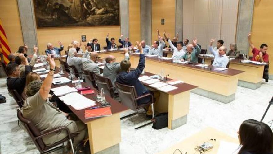 Votació al ple de la Diputació.