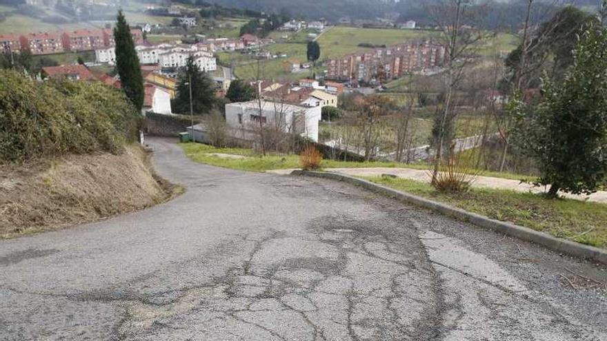 Reclaman el arreglo de la vía de Las Vallinas