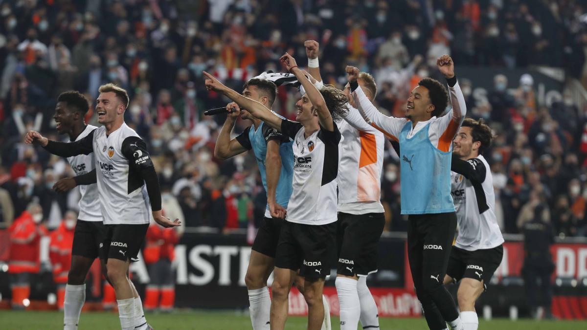 Los jugadores del Valencia CF celebran el pase a la final de la Copa del Rey
