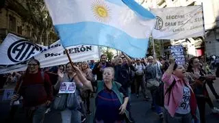 Una marea humana inunda el centro de Buenos Aires en defensa de la universidad pública que Milei considera "centros de adoctrinamiento"