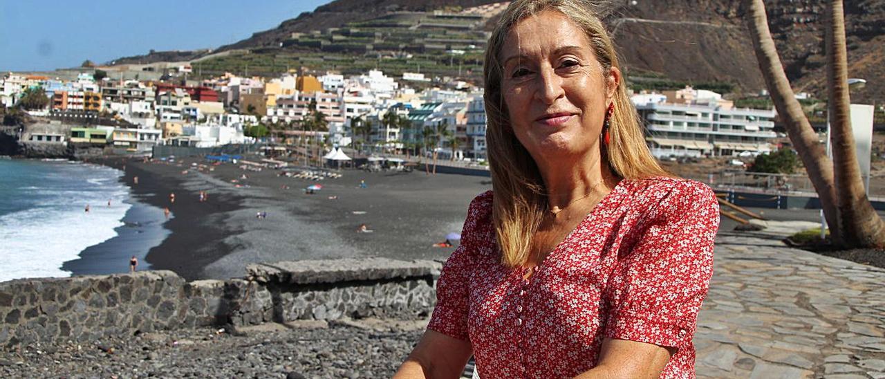 La vicesecretaria  de Política Social del Partido Popular, Ana Pastor, en La Palma.