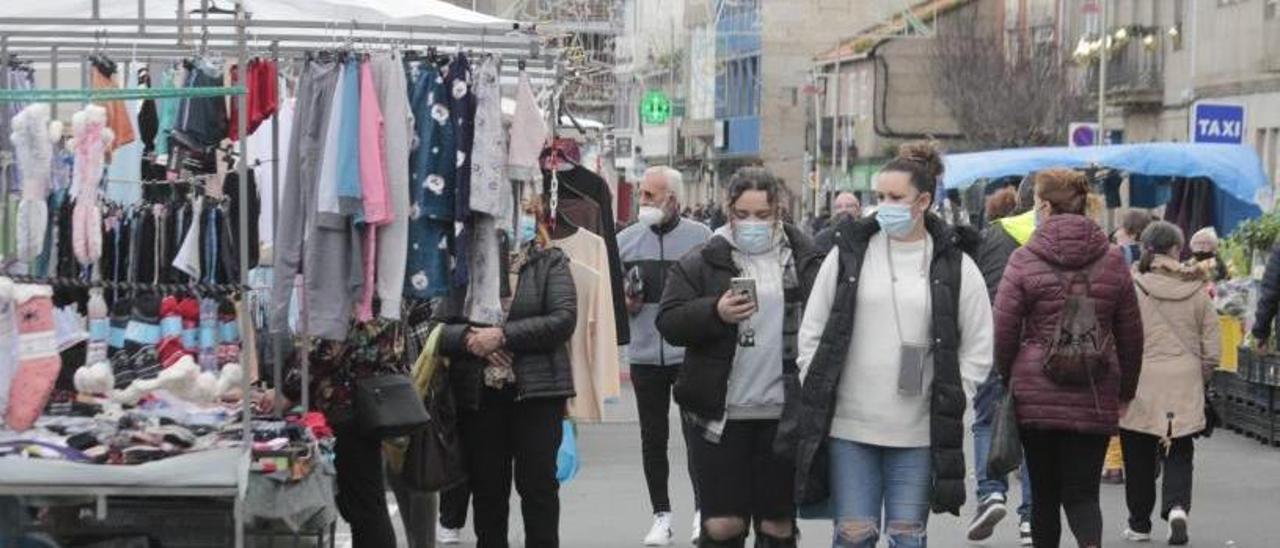 Mercadillo de Bueu durante estas fechas navideñas.   | // SANTOS ÁLVAREZ