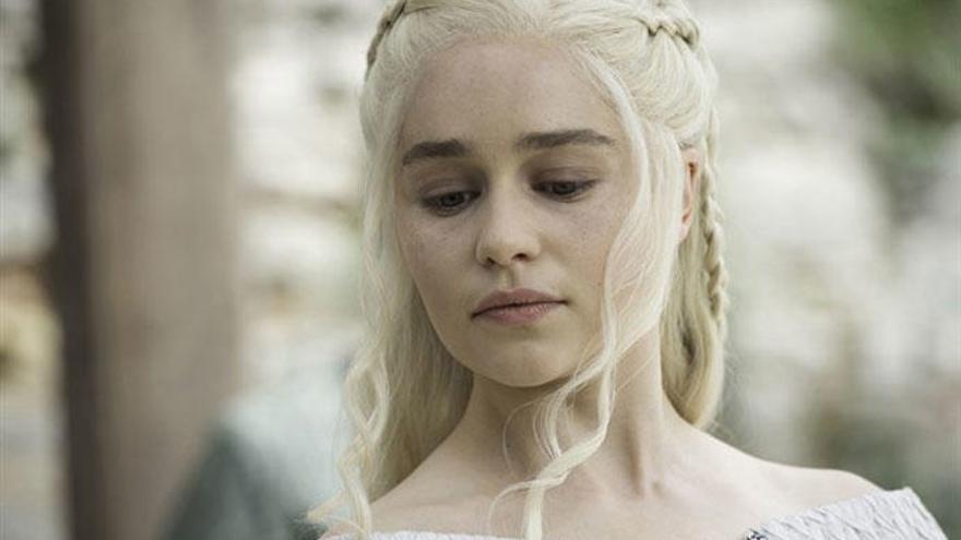 Emilia Clarke como Daenerys Targaryen