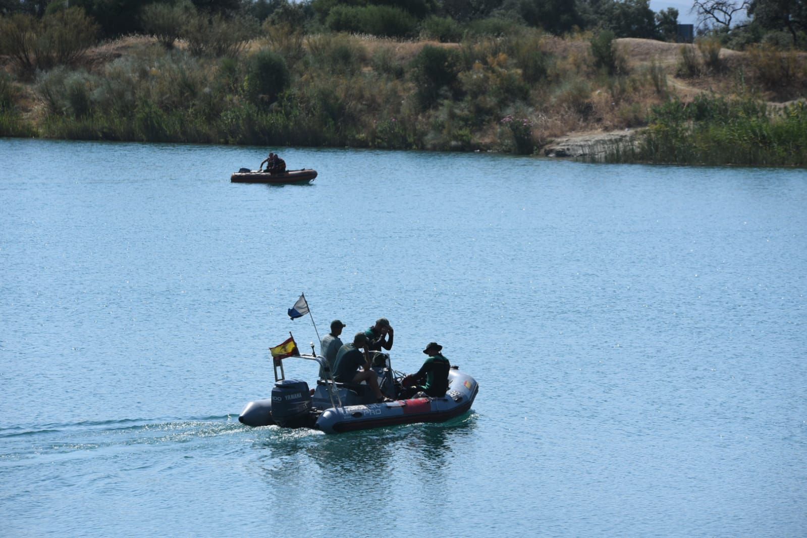 Buzos de la Guardia Civil se suman a la búsqueda del joven desaparecido en el Lago Azul