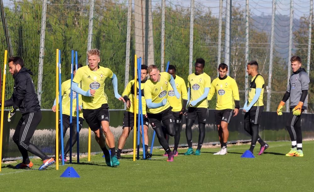 Berizzo dirige en A Madroa y a puerta cerrada el último entrenamiento de los celestes antes de medirse al Valencia