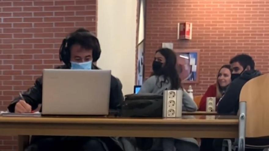 Pillado viendo vídeos porno en la biblioteca de la UA