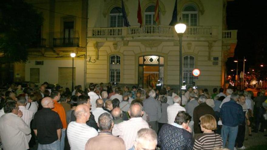 500 personas protestan en la Vall contra la subida del IBI