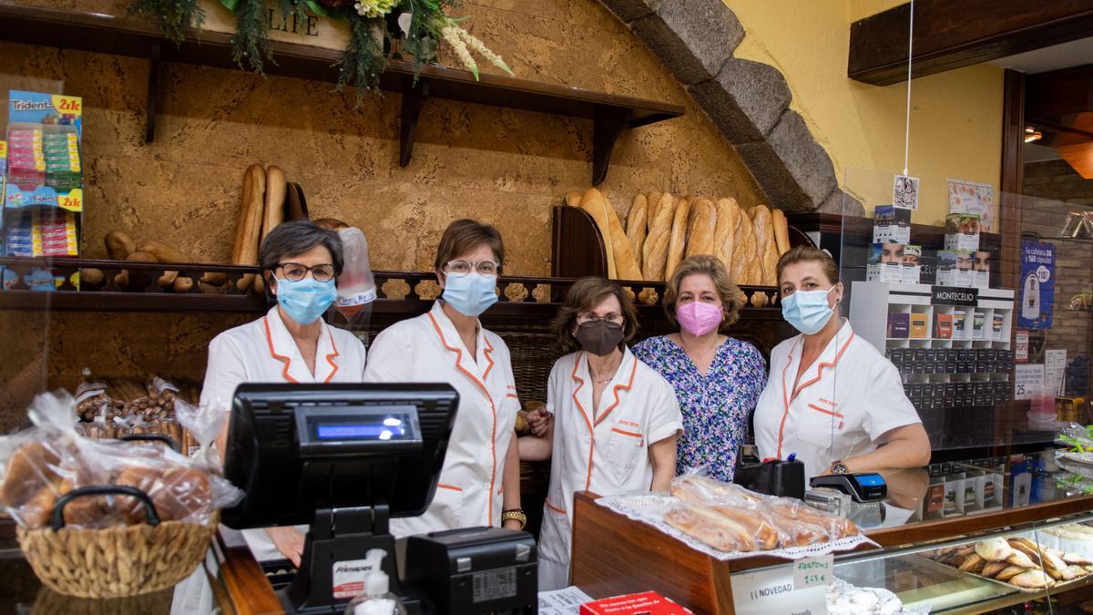 Trabajadoras de la Panadería Macián.