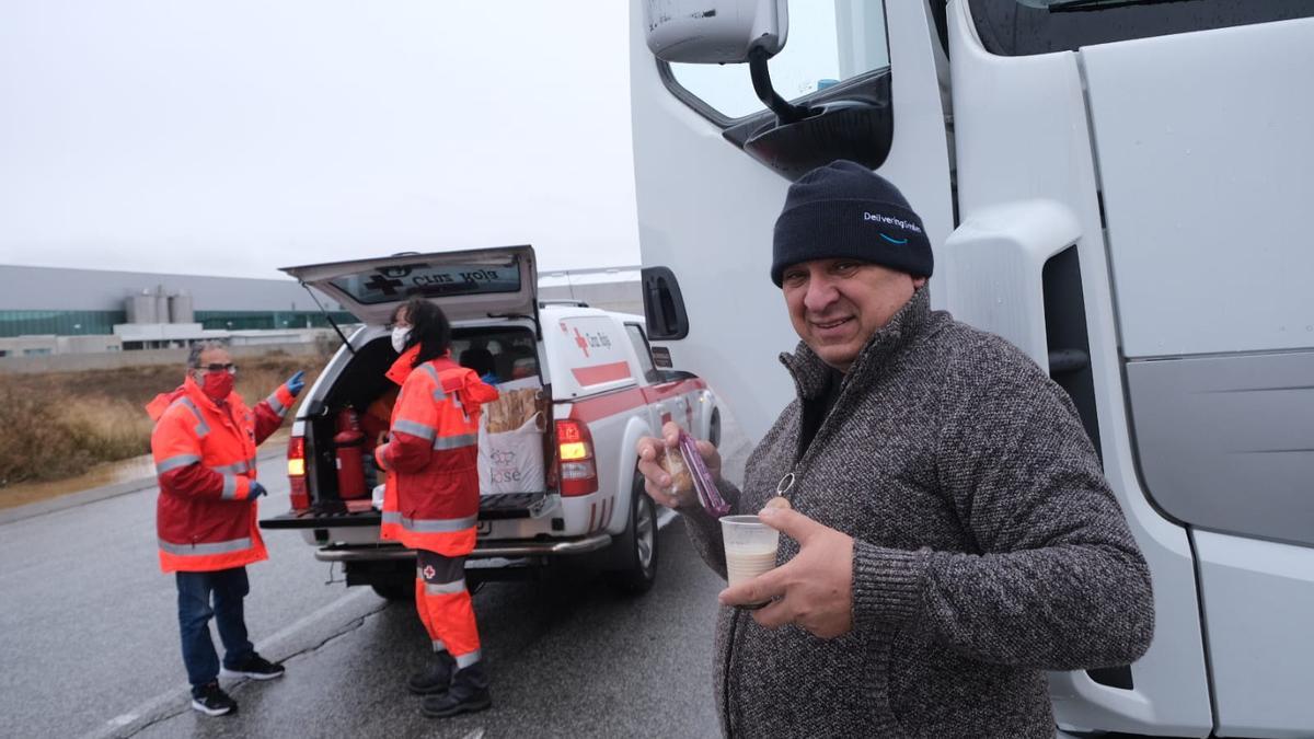 La nieve mantiene a 300 camiones bloqueados en Villena