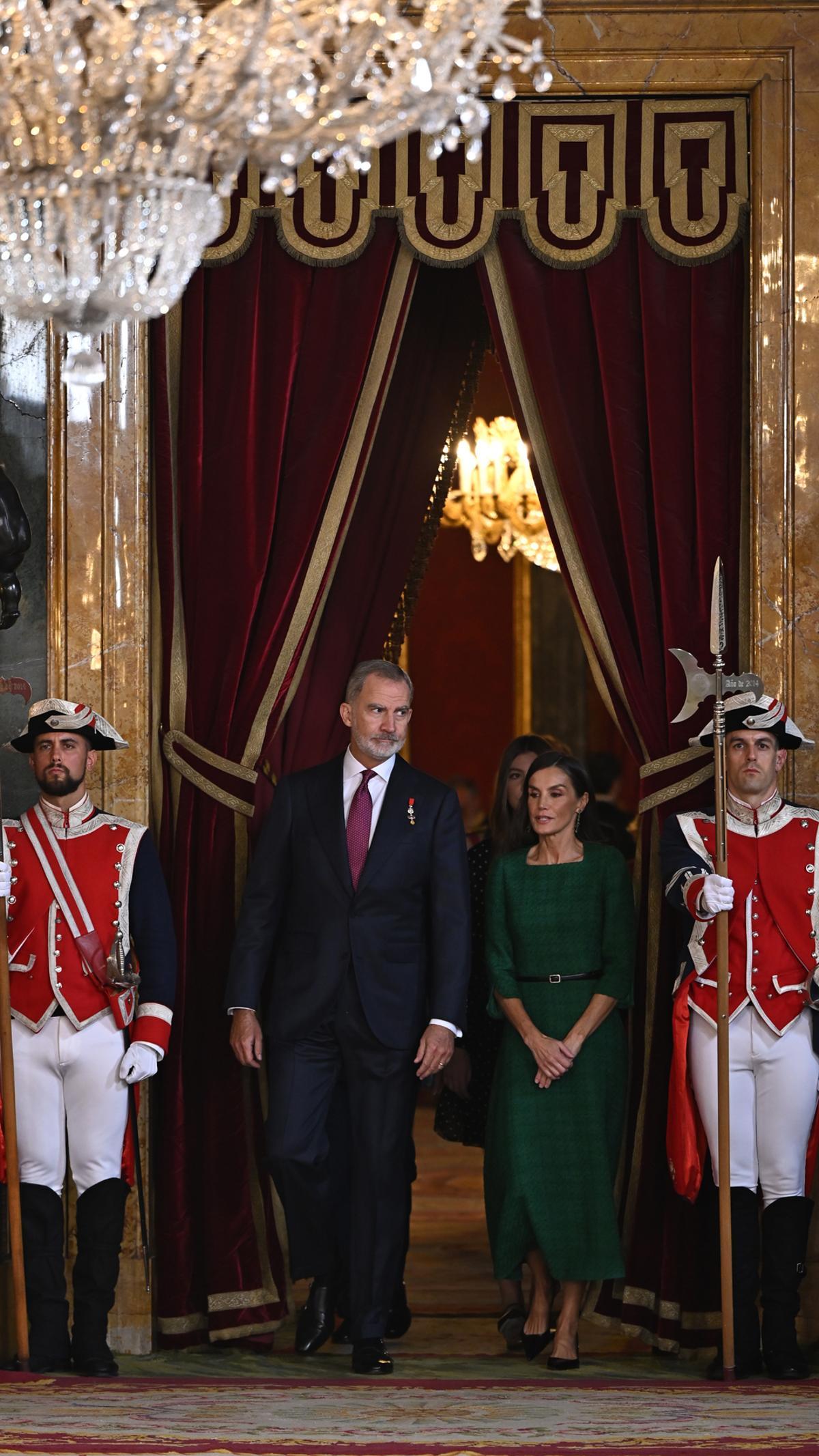 Los Reyes, la Princesa de Asturias y la Infanta Sofía presiden una recepción en el Palacio Real por el Día de la Fiesta Nacional
