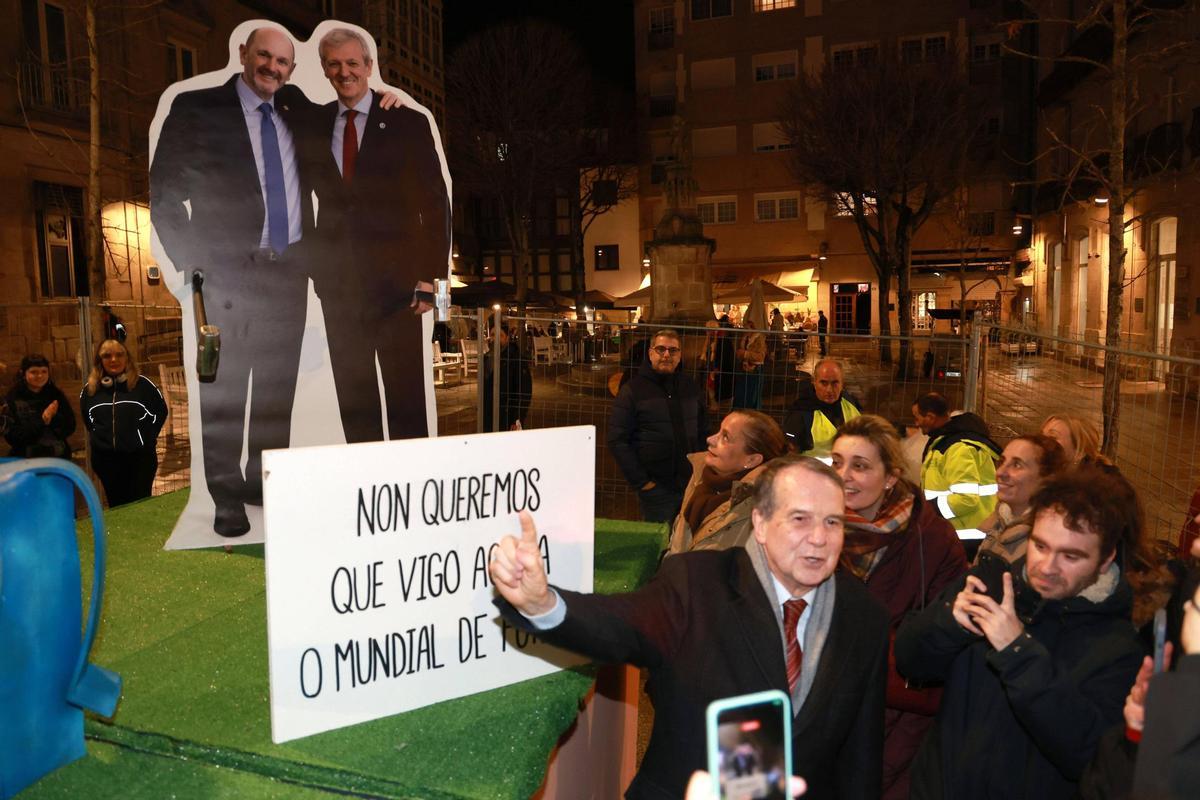 El Meco y los cabezudos estrenan el carnaval en Vigo