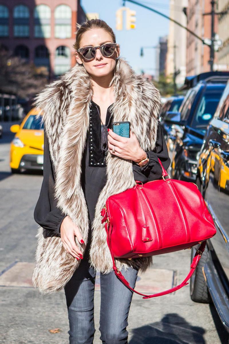 Olivia Palermo con su inseparable bolso