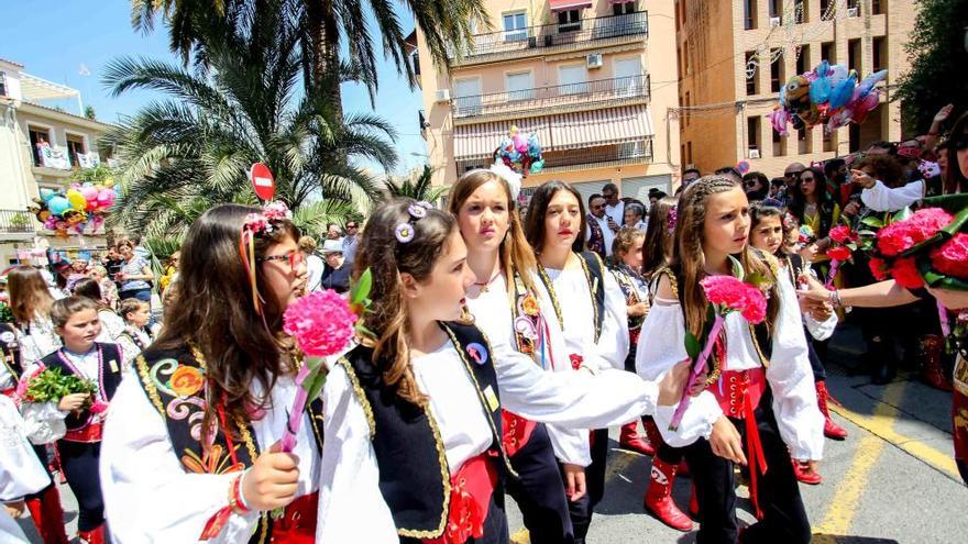 Flores rojas y amarillas para San Antón