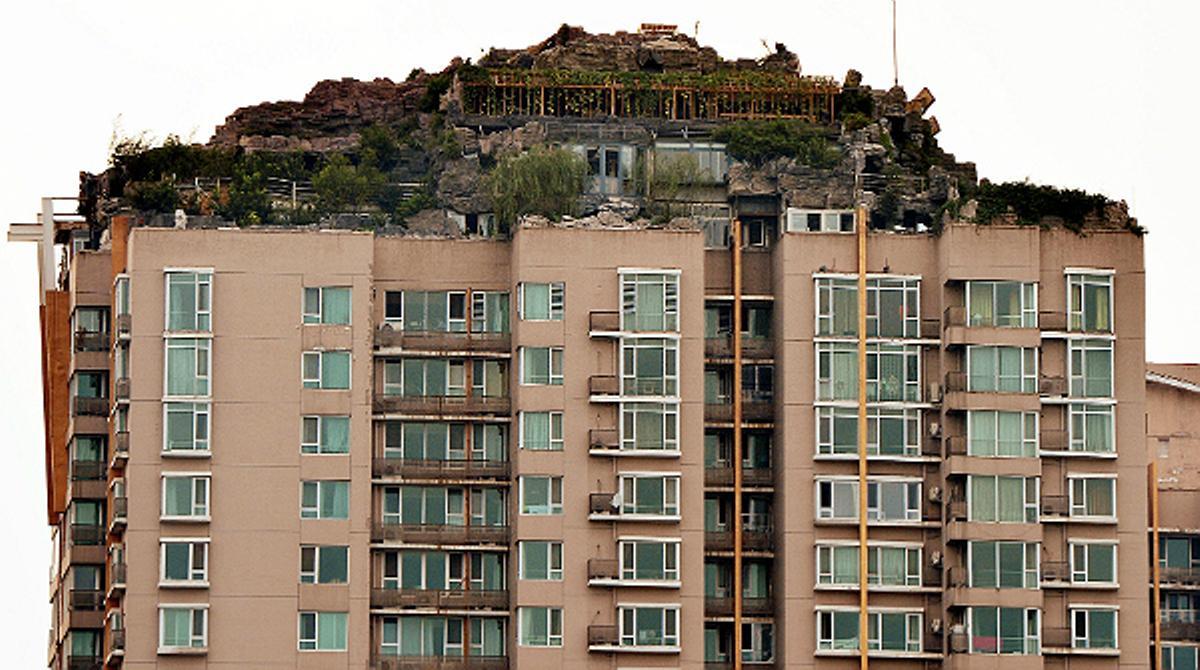 Zhang Biqing ha construït durant sis anys un complex il·legal al terrat d’un edifici de Pequín.