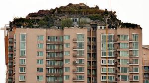 Zhang Biqing ha construït durant sis anys un complex il·legal al terrat d’un edifici de Pequín.