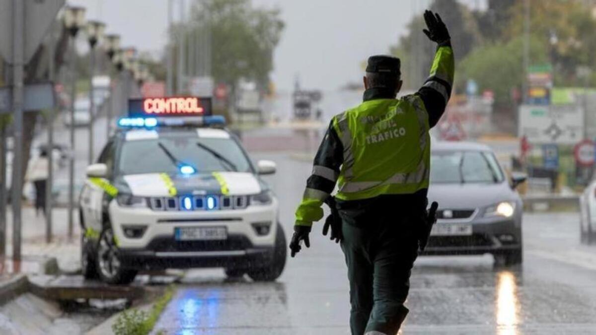 La DGT advierte: estos errores con el carné de conducir que te pueden costar hasta 500 euros (y un delito)