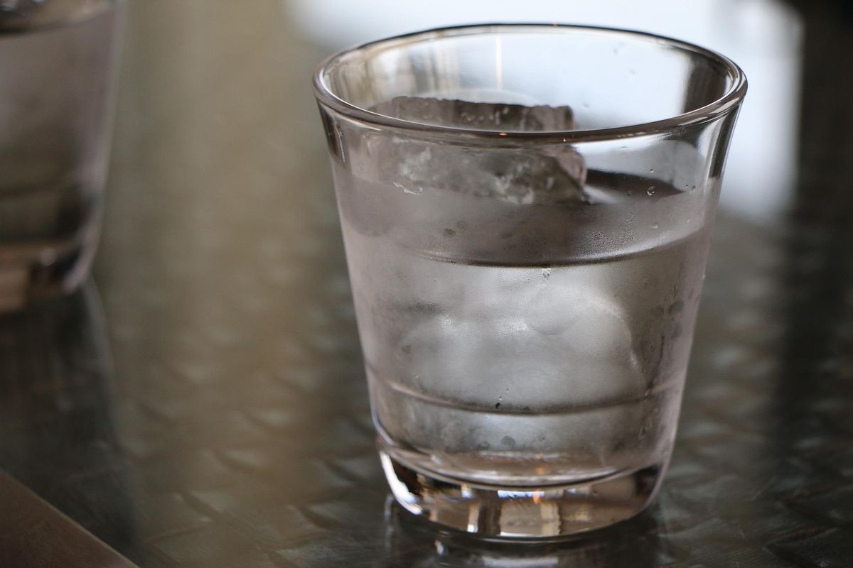 Beber mucha agua es fundamental para luchar contra la celulitis.