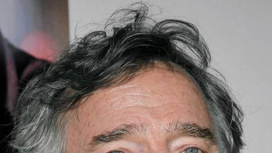 Curtis Hanson.