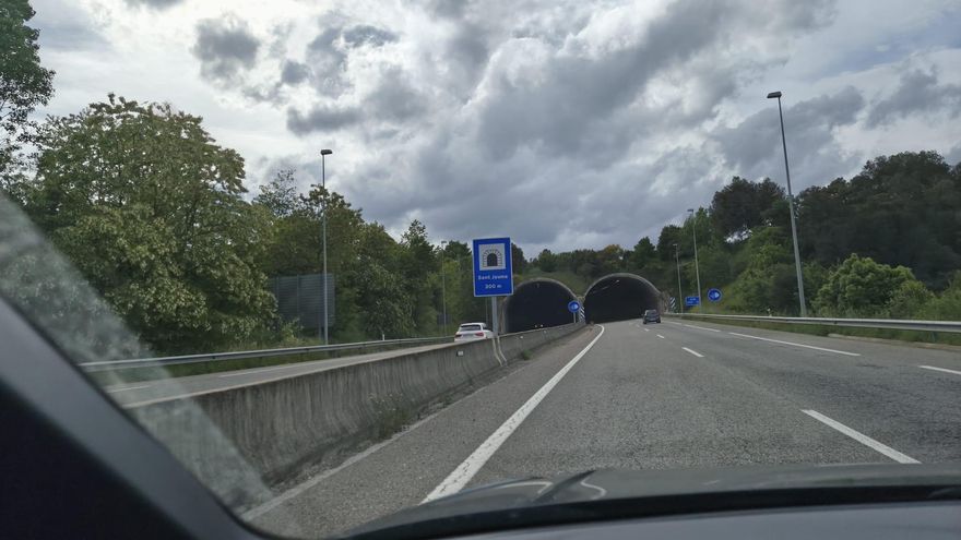 Condueix 15 km en sentit contrari i el detenen per anar begut a Olot
