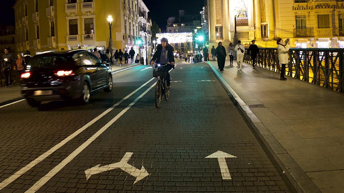 Doble carril bici en el Puente de los Peligros