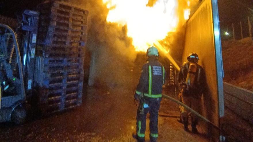Intensa jornada de emergencias en Tenerife por incendios y accidentes de tráfico