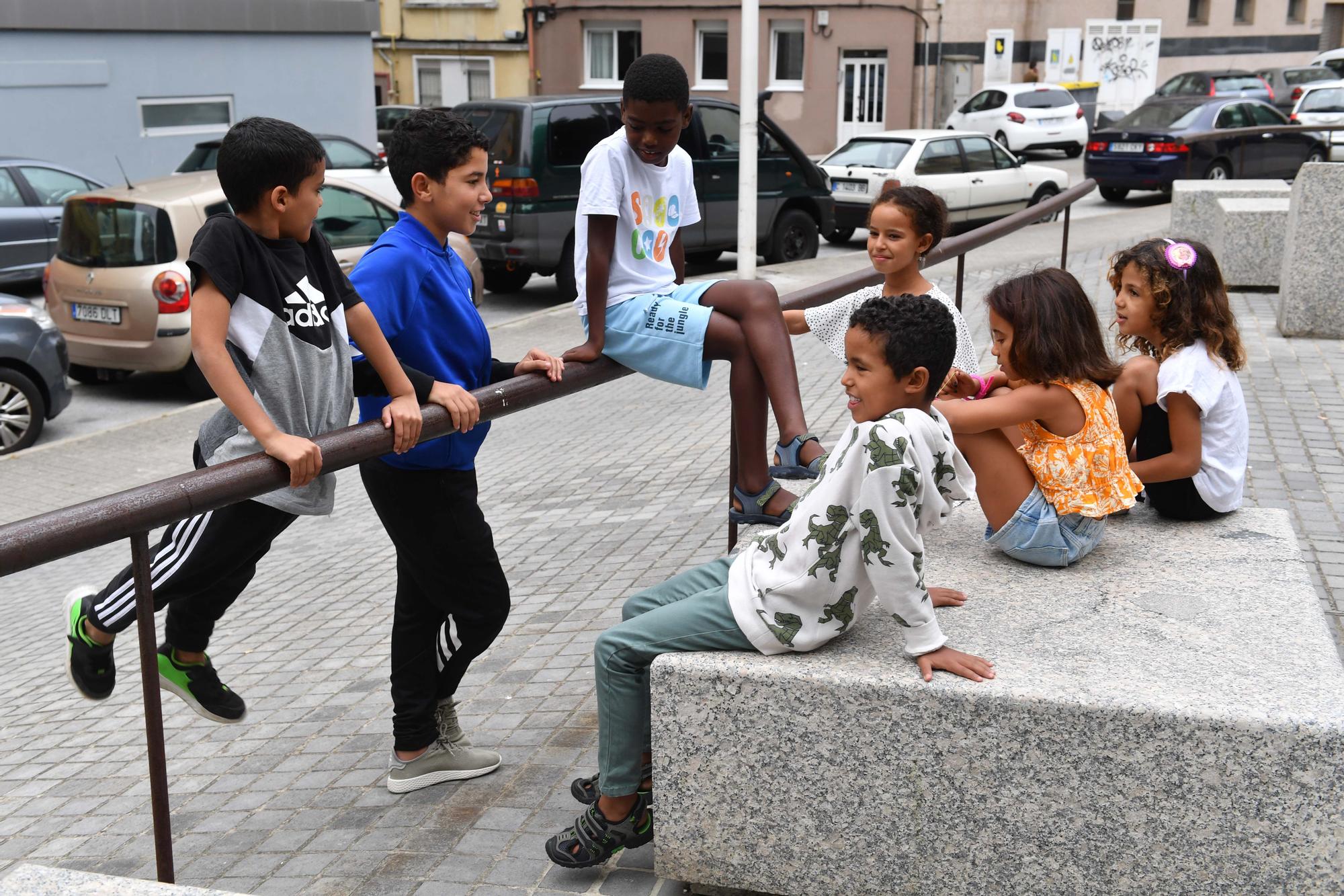 Niños saharauis del programa 'Vacaciones en paz' visitan el Muncyt de A Coruña